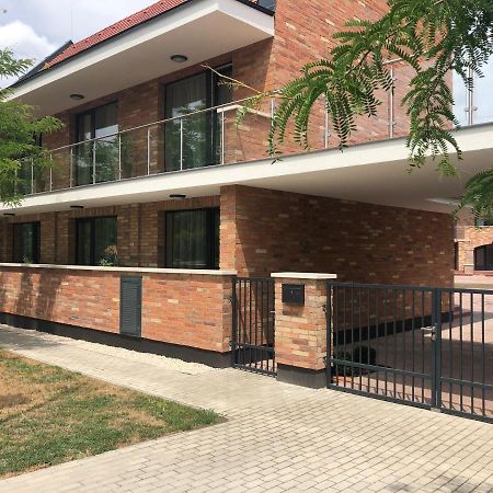 Castellum Apartmanhaz 久洛 外观 照片