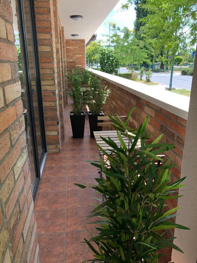 Castellum Apartmanhaz 久洛 外观 照片