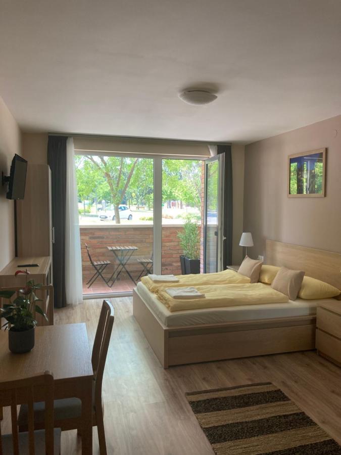 Castellum Apartmanhaz 久洛 外观 照片
