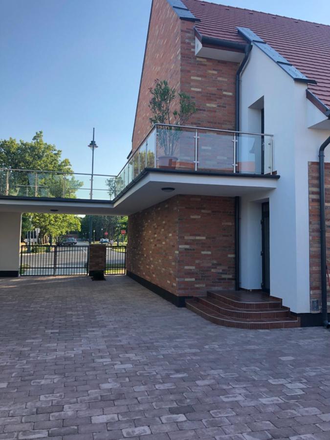 Castellum Apartmanhaz 久洛 外观 照片