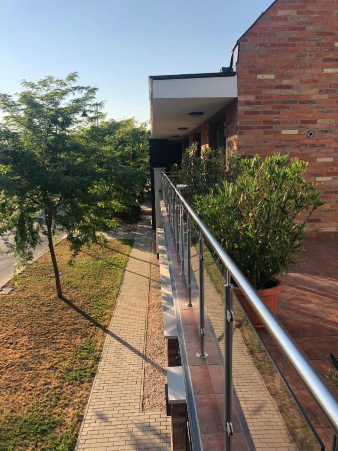 Castellum Apartmanhaz 久洛 外观 照片