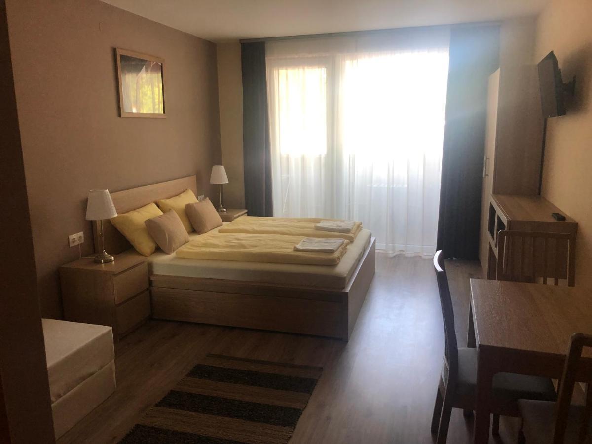 Castellum Apartmanhaz 久洛 外观 照片