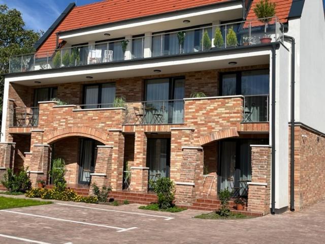 Castellum Apartmanhaz 久洛 外观 照片