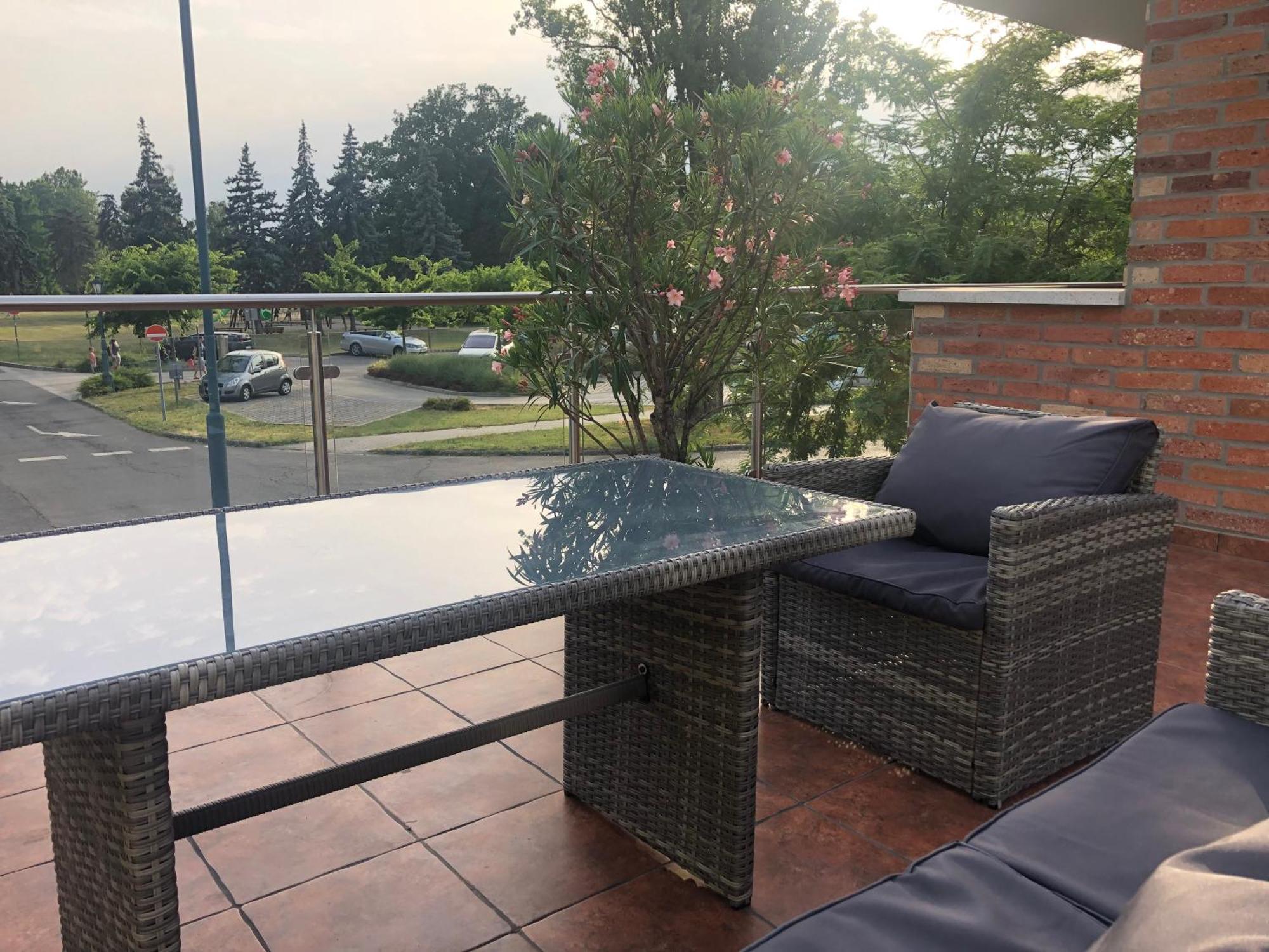Castellum Apartmanhaz 久洛 外观 照片